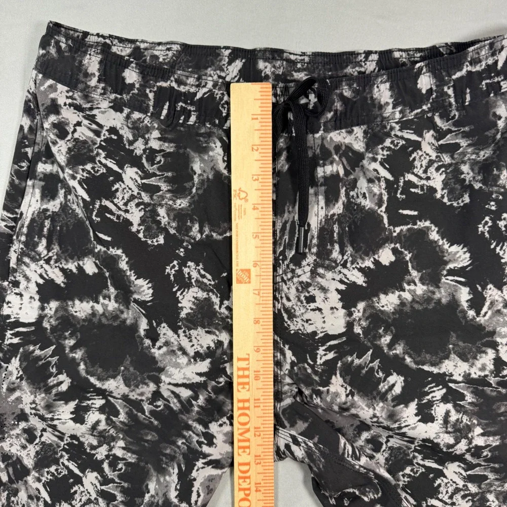 BYLT Premium Basics Coastal Boardshort Mens L 7in Black Tiger Dye Dark Active